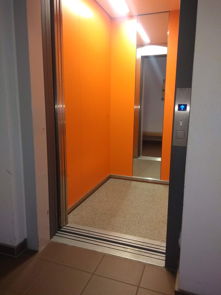 Der Aufzug. 